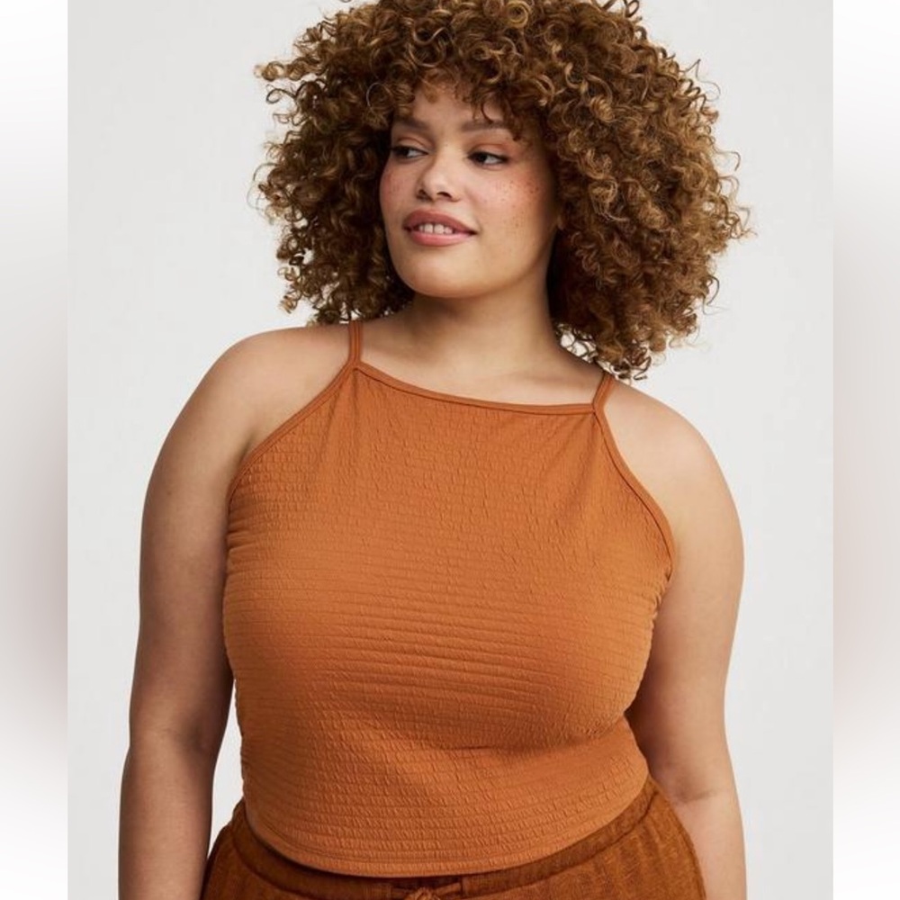 NWT 2X Torrid Crinkle Knit
Goddess Neck Crop Tank Top Size 18/20 Brown